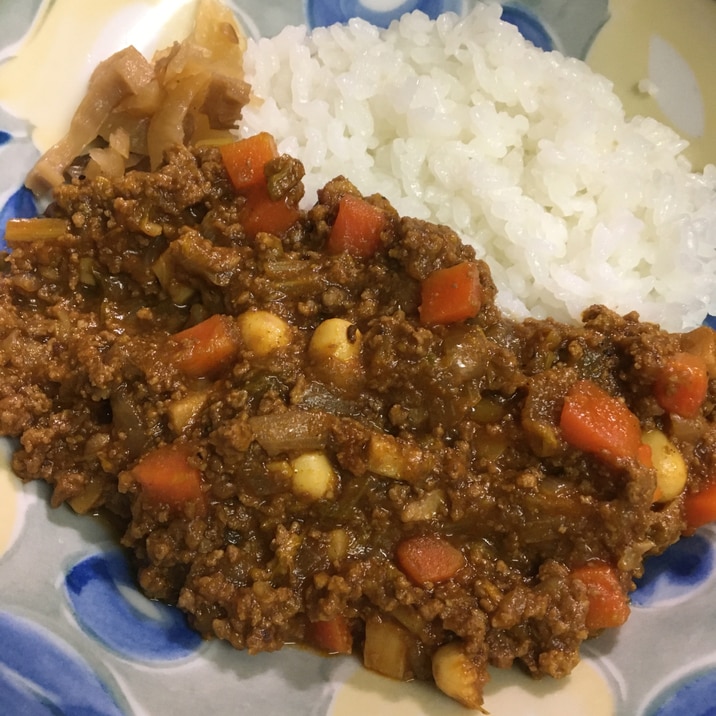 ストウブで大豆入りキーマカレー！